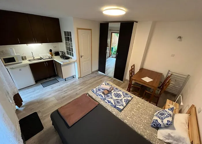 Ujkishaz Cottage - Budapest